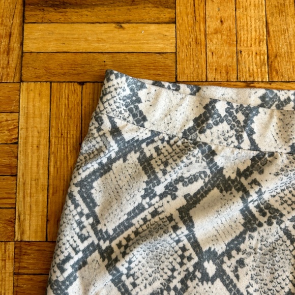 Snake print bike shorts - Picture 2 of 5